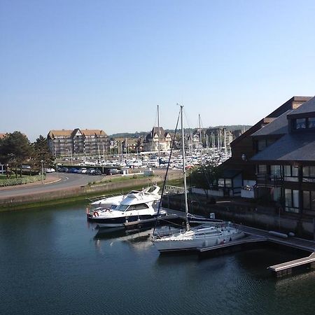 Residence "Les Planches" Deauville Eksteriør billede