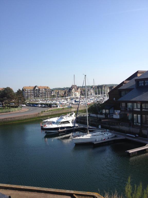 Residence "Les Planches" Deauville Eksteriør billede